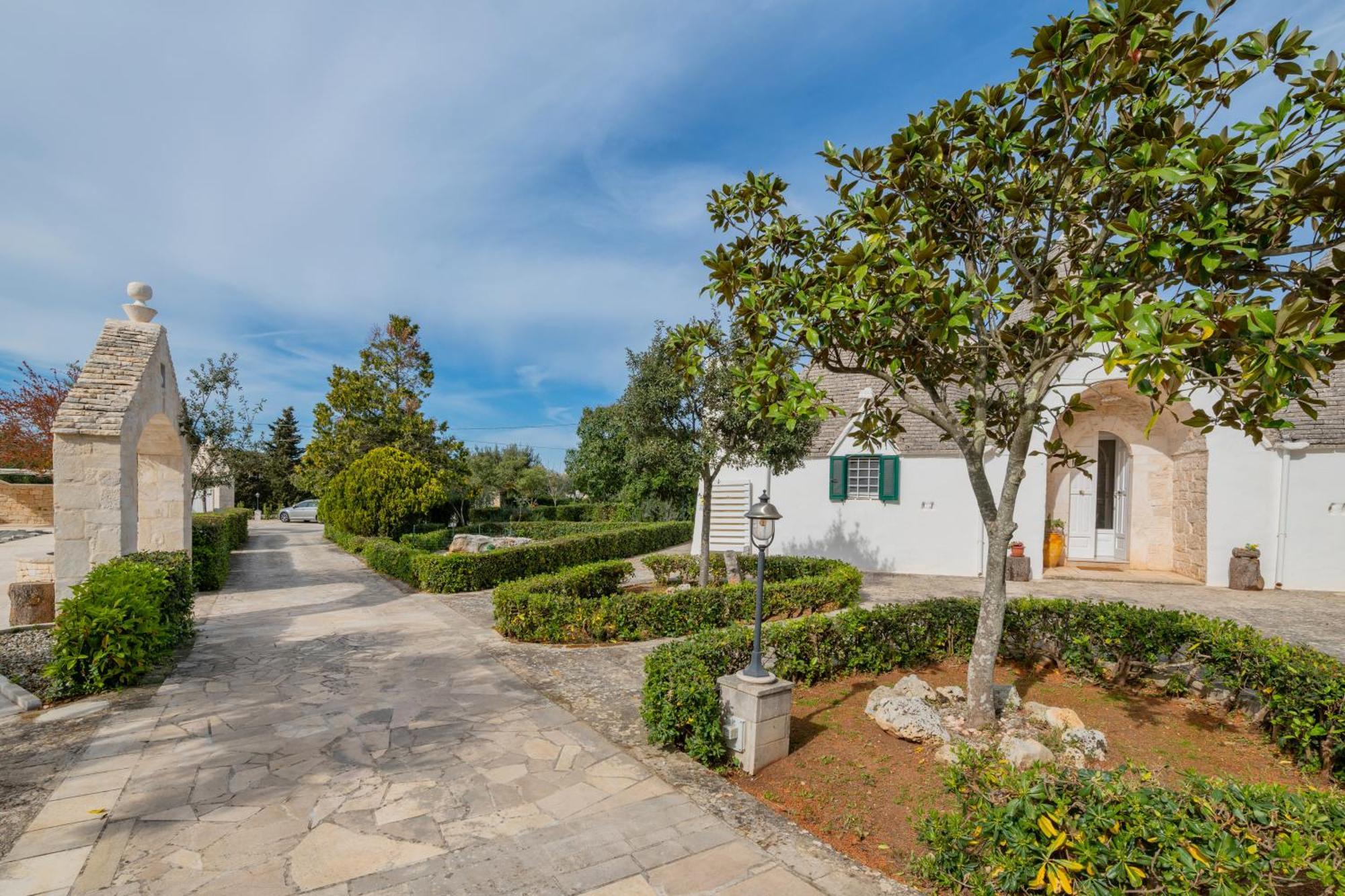 Trullo Degli Anelli In Masseria Cisternino Exterior photo